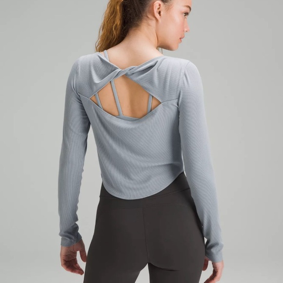 Lululemon twist back top approximately size 8 Pit to Pit 20” pale teal - Picture 2 of 5